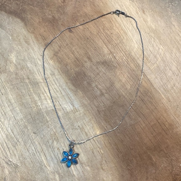 Flower necklace (shorter style good for layering) - Picture 2 of 6